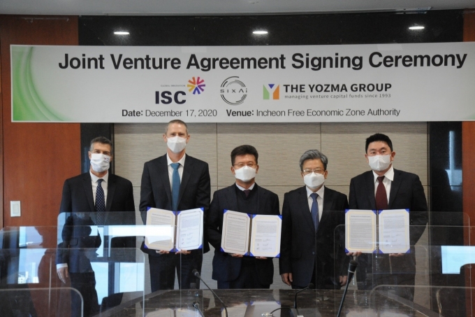 지난 17일 인천경제자유구역청에서 ISC-SixAI-요즈마그룹 조인트벤처 MOU 서명식이 진행됐다. [사진=ISC ]