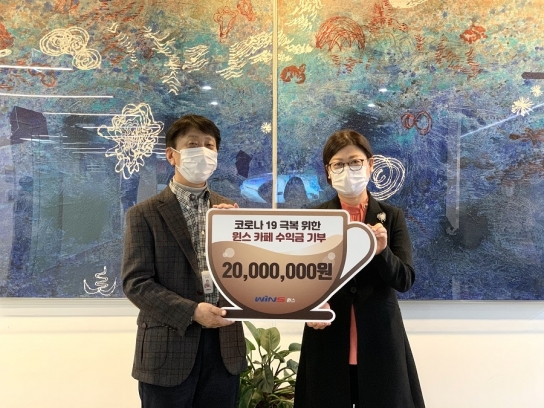 김대연 윈스 대표(왼쪽)와 박은경 사랑의 집수리 대표 [사진=윈스]