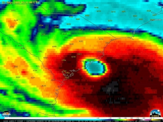 ▲1989년 미 대륙을 강타한 허리케인 휴고. 초속 약 72m의 초강풍을 동반했다. [NOAA]