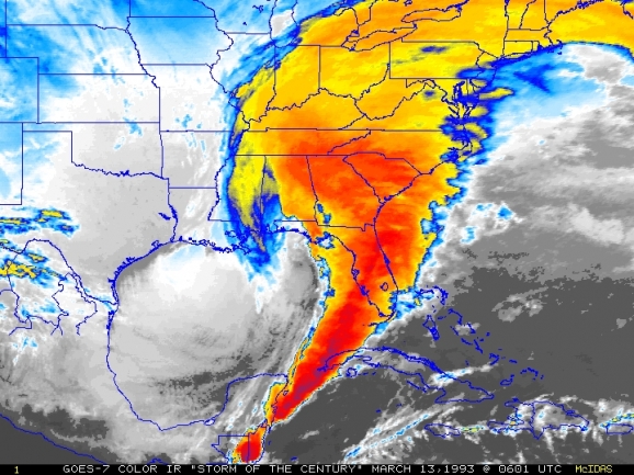 ▲1993년 '세기의 폭풍(Storm of the Century)'이라 부르는 강력한 돌풍이 미국에서 발생했다. 내셔널지오그래피는 이를 책으로 묶어 내기도 했다. 이후 기후 예측과학에 대한 중요성이 증가했다.  [NOAA]
