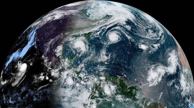 ▲2020년 인공위성이 대서양에서 발생한 5개의 열대성 폭풍을 촬영했다.  [NOAA]