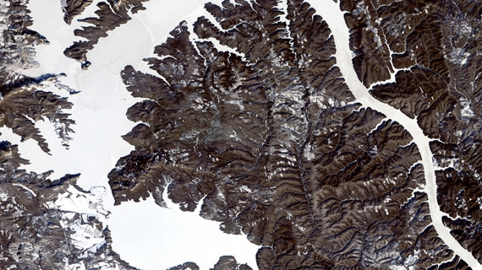 ‘용호수(Dragon Lake)’. 시베리아에 있다. 겨울에 찍은 사진으로 호수 전체가 얼어붙었다 [NASA]