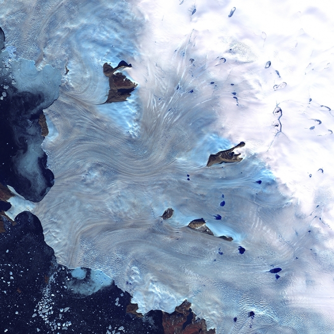 ‘얼음 왕국’ 그린란드의 배핀 만(Baffin Bay). 대서양과 북극해 사이에 있는 만이다. 그린란드 동쪽 해안과 배핀섬 서쪽 사이의 남쪽으로 1130㎞에 걸쳐 뻗어 있다.  [NASA]