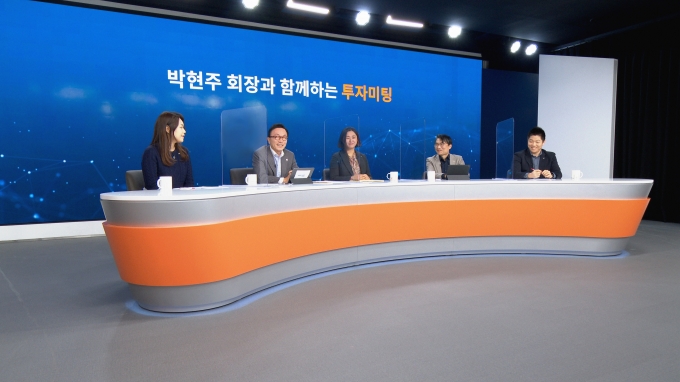 14일 미래에셋대우는 유튜브채널 '스마트머니'에서 '박현주 회장과 함께하는 투자미팅'을 공개했다.  [미래에셋대우]