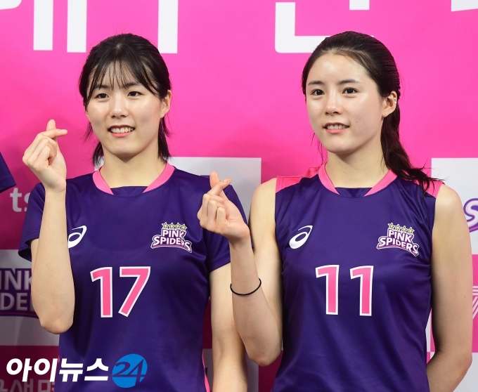 여자 프로배구단 흥국생명의 쌍둥이 선수 이재영(왼쪽), 이다영 선수. [사진=정소희 기자]
