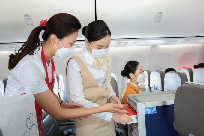 티웨이항공이 객실승무원 체험 프로그램 '티웨이 크루 클래스'의 운영을 시작했다. [사진=티웨이항공]