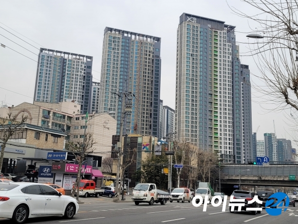 서울 서초동 일원에 있는 '서초그랑자이' 전경. [사진=김서온 기자]