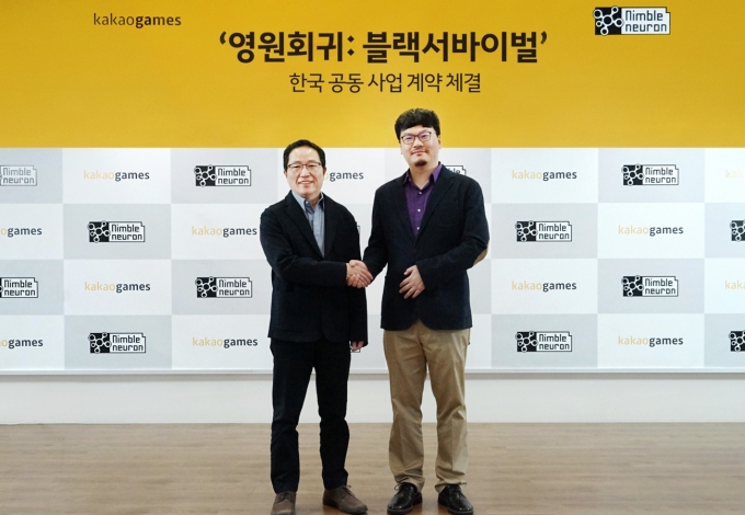 조계현 카카오게임즈 대표(좌측)와 김남석 님블뉴런 대표. [사진=카카오게임즈]