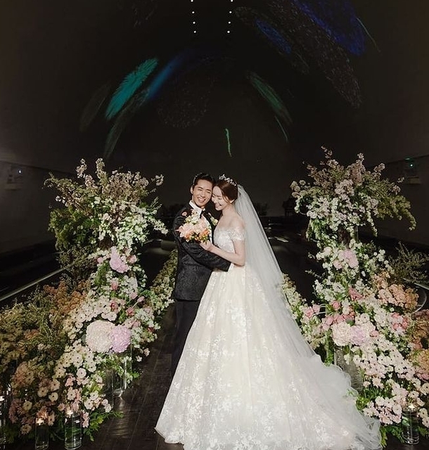 오종혁이 18일 자신의 SNS에 "많은 분들의 축복 속에, 도움 속에 드디어 결혼식을 올렸습니다. 예쁘게, 잘, 열심히 살겠습니다"라는 글과 함께 사진을 게재했다. [사진=오종혁 SNS]