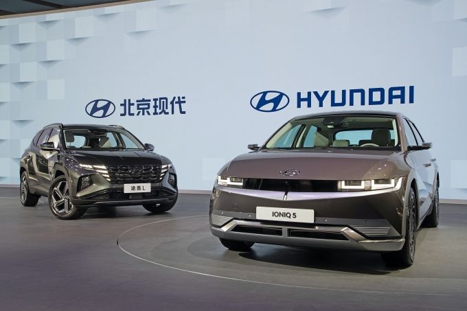 현대자동차가 19일(현지시각) 중국 상하이 컨벤션 센터에서 열린 '2021 상하이 국제 모터쇼'에서 '아이오닉 5'를 중국에서 처음으로 공개했다. [사진=현대자동차]