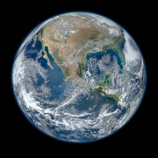 "우리는 그린 행성이 필요하다." 2012년 1월 24일 수오미 NPP 위성이 찍은 푸른 지구. [사진=NASA]