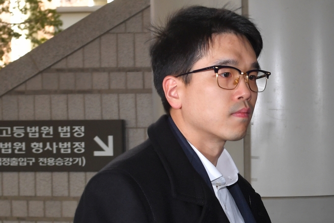 지난해 1월 대마 흡입·밀반입 혐의로 재판에 넘겨져 법정에 출두한 CJ그룹 장남 이선호 씨 모습  [사진=아이뉴스24 DB]