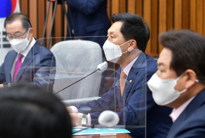 국민의힘 김기현 대표 권한대행 겸 원내대표가 11일 서울 여의도 국회에서 열린 원내대책회의에서 발언하고 있다. (공동취재사진)  [사진=뉴시스]