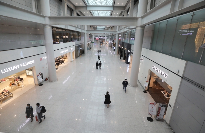 인천국제공항 제1터미널의 면세구역이 한산한 모습을 보이고 있다. [사진=뉴시스]