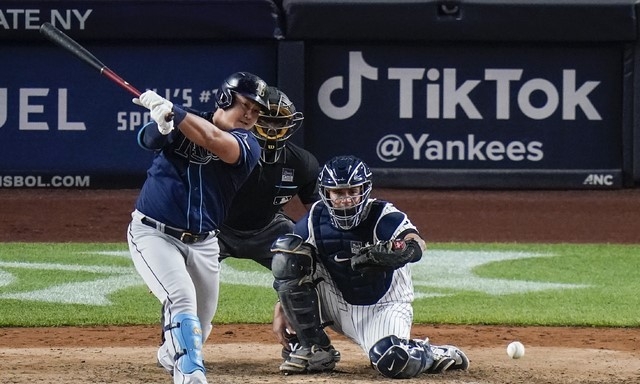 MLB 탬파베이에서 뛰고 있는 최지만이 3일(한국시간) 열린 뉴욕 양키스와 원정 경기 7회초 대타로 나와 내야안타로 타점을 올렸다. [사진=뉴시스]