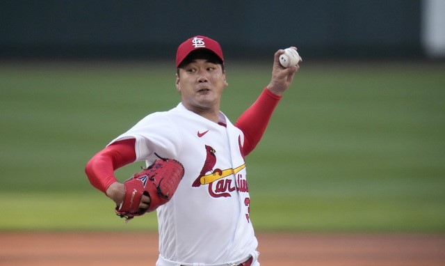 MLB 세인트루이스에서 뛰고 있는 김광현이 5일(한국시간) 열린 신시내티와 홈 경기에 선발 등판했다. 그는 3이닝 3실점하면서 패전투수가 됐고 시즌 4패째(1승)를 당했다. [사진=뉴시스]