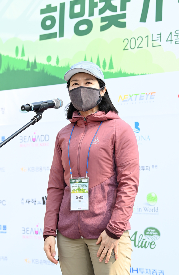 오은선 대장이 고품격 엔터테인먼트 경제지 조이뉴스24가 지난4월10일 서울 강북구 우이동 만남의 광장에서 연 '2021 Spring 희망찾기 등산·트레킹 교실'에서 '코로나19시대의 등산'을 주제로 강연 하고 있다.