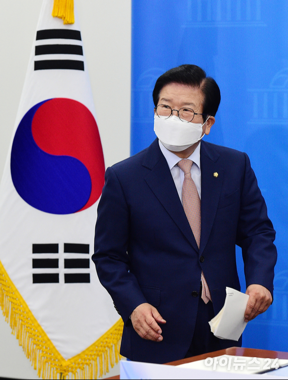 박병석 국회의장이 21일 오전 서울 여의도 국회에서 취임 1주년 화상기자간담회에 참석하고 있다.