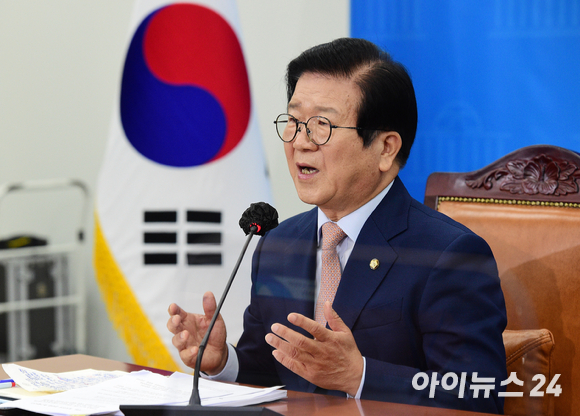 박병석 국회의장이 21일 오전 서울 여의도 국회에서 취임 1주년 화상기자간담회에서 모두발언을 하고 있다.