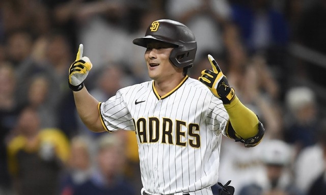 MLB 샌디에이고에서 뛰고 있는 김하성이 23일(한국시간) 열린 LA 다저스와 홈 경기에서 다저스 '에이스' 클레이튼 커쇼를 상대로 시즌 5호 홈런을 쳤다. [사진=뉴시스]