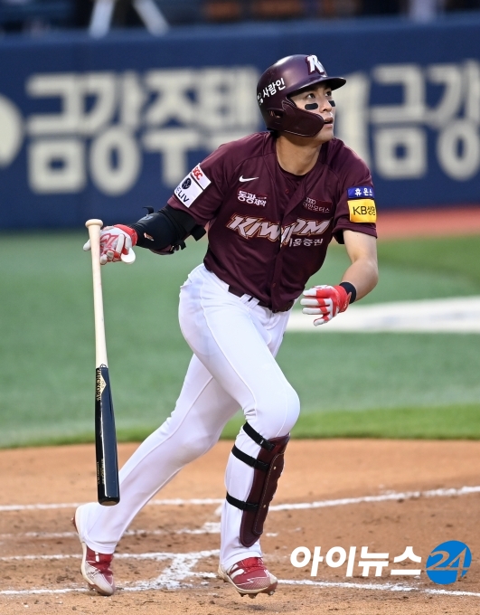 키움 히어로즈 이정후는 '2021 신한은행 SOL KBO 올스타전 베스트 12' 선정 팬 투표에서 2위로 강민호(삼성 라이온즈) 뒤를 추격하고 있다. [사진=김성진 기자]