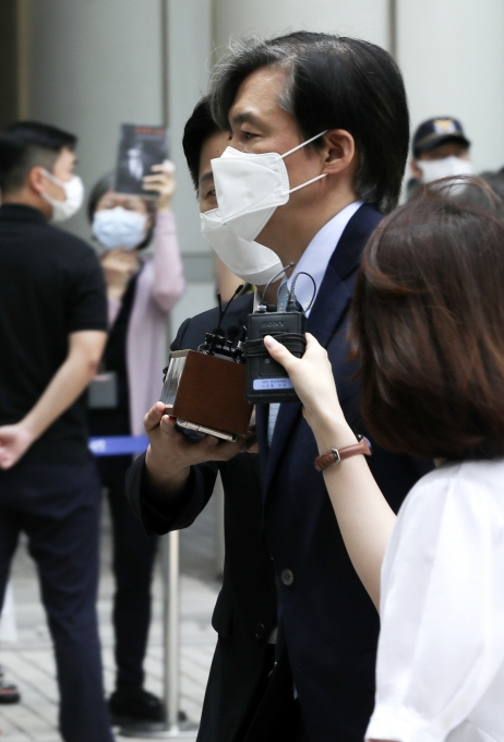 학사비리 혐의 공판 출석하는 조국 전 법무부 장관 [사진=뉴시스]