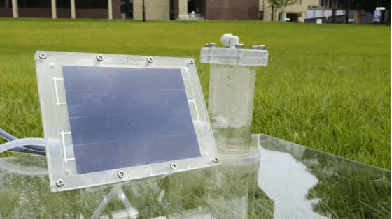 KIST 연구팀이 실제 적용한 인공광합성 시스템.