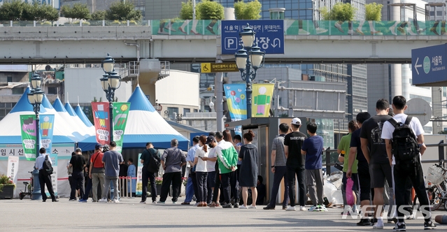 코로나19 신규 확진자가 25일 1천487명(국내발생 1천422명, 해외유입 65명)으로 집계됐다. [사진=뉴시스]