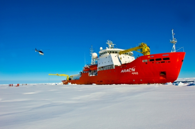 우리나라 쇄빙선 아라온호가 85일 동안의 북극 항해에 나선다. [사진=극지연구소]