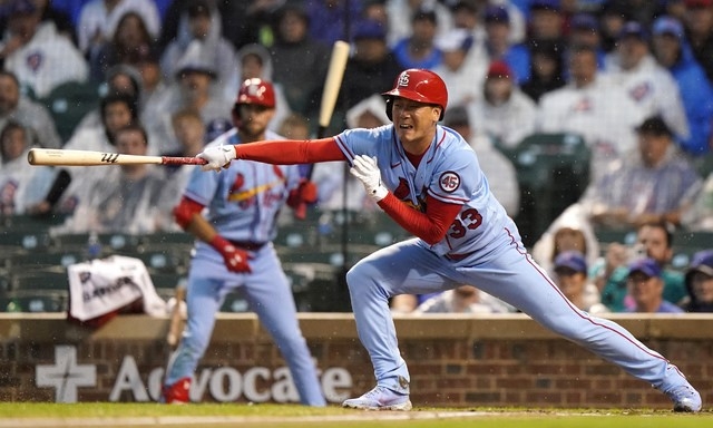 MLB 세인트루이스에서 뛰고 있는 김광현이 11일(한국시간) 열린 시카고 컵스와 원정 경기에 선발 등판했고 타석에서도 안타를 쳤다. 올 시즌 3번째 안타다. [사진=뉴시스]