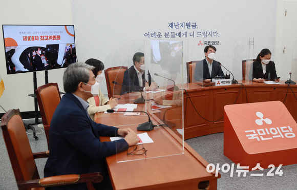 안철수 국민의당 대표가 12일 오전 서울 여의도 국회에서 열린 최고위원회의에서 모두발언을 하고 있다. 
