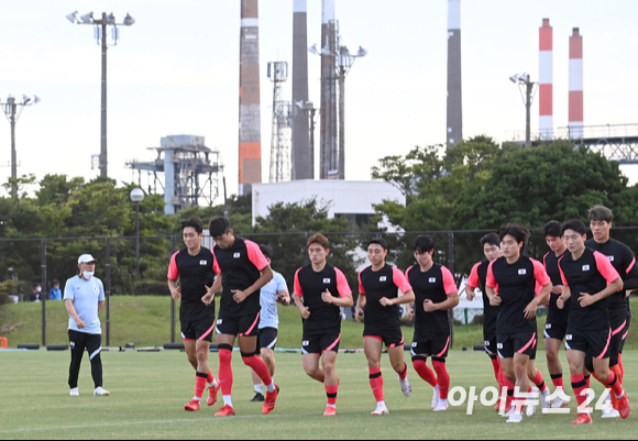 올림픽 축구대표팀이 23일 오후 일본 이바라키현 가시마 시하마그린파크에서 회복훈련을 하고 있다.