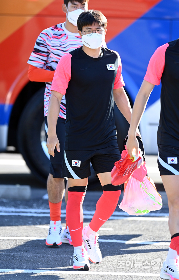 2020 도쿄 올림픽에 출전 중인 대한민국 올림픽 축구대표팀 권창훈이 24일 일본 이바라키현 가시마시 '가시마 앤틀러스 클럽 하우스'에서 훈련장으로 이동 하고 있다.
