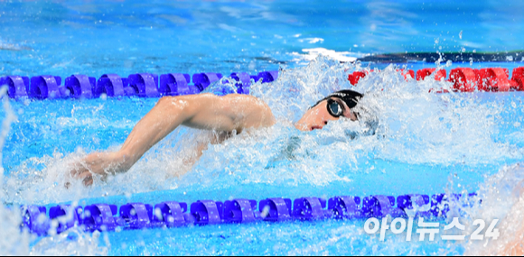 한국 수영 황선우가 27일 오전 일본 도쿄 아쿠아틱스 센터에서 열린 2020 도쿄올림픽 수영 남자 200m 자유형 결승에서 역영을 펼치고 있다. 황선우는 1분45초26의 기록으로 7위를 기록해 메달 획득에는 실패했다.