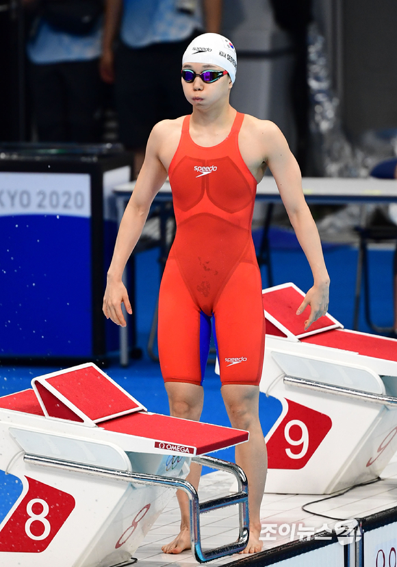 한국 수영 김서영이 27일 오전 일본 도쿄 아쿠아틱스 센터에서 열린 2020 도쿄올림픽 수영 여자 개인혼영 200m 준결승에서 경기를 준비하고 있다. 김서영은 2분11초38의 기록으로 7위를 기록해 결승 진출에는 실패했다.