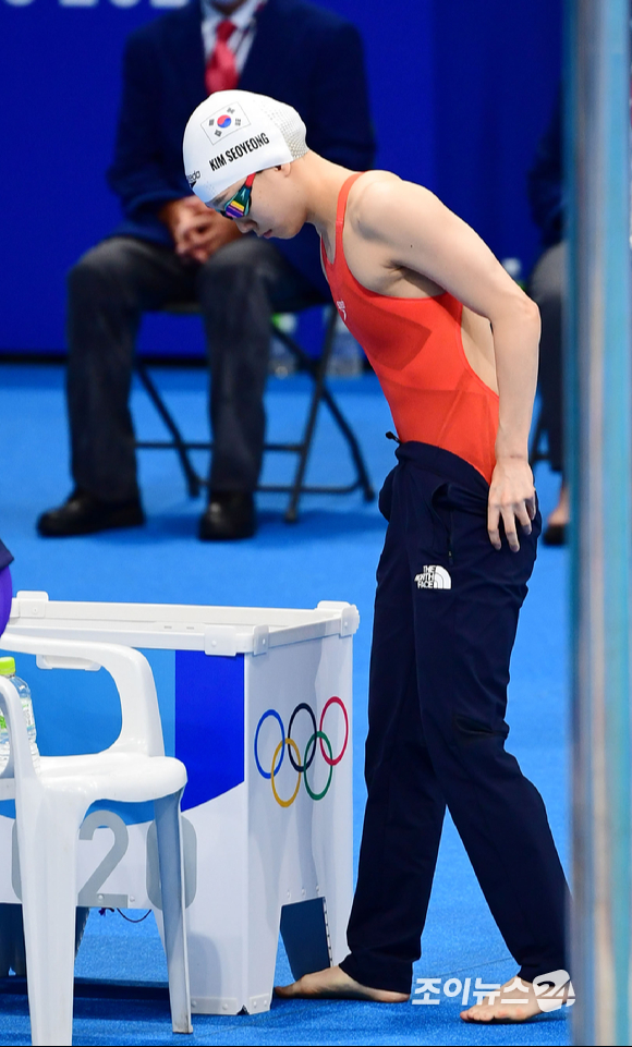 한국 수영 김서영이 27일 오전 일본 도쿄 아쿠아틱스 센터에서 열린 2020 도쿄올림픽 수영 여자 개인혼영 200m 준결승에서 경기를 준비하고 있다. 김서영은 2분11초38의 기록으로 7위를 기록해 결승 진출에는 실패했다.