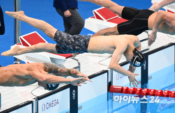 '엄청난 반응속도' 대한민국 황선우가 29일 일본 도쿄 아쿠아틱스센터에서 열린 2020 도쿄올림픽 남자 자유형 100m 결승에 출전하고 있다. 황선우는 47초82의 기록으로 5위를 차지했다.