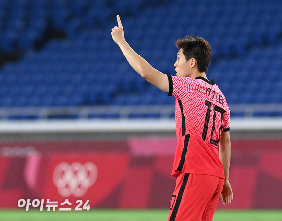 한국 이동경이 31일 오후 일본 요코하마 국제 종합경기장에서 진행된 '2020 도쿄올림픽' 남자축구 8강전 대한민국과 멕시코의 경기에서 골을 넣고 있다.