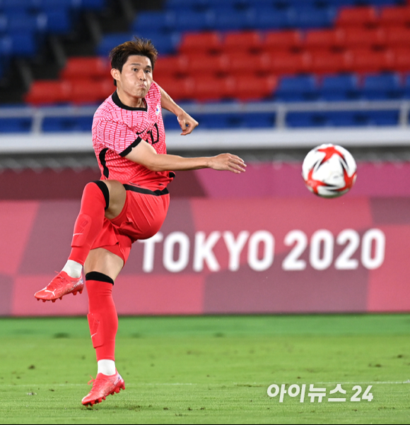 한국 이동경이 31일 오후 일본 요코하마 국제 종합경기장에서 진행된 '2020 도쿄올림픽' 남자축구 8강전 대한민국과 멕시코의 경기에서 골을 넣고 있다. 스코어는 멕시코가 앞선 3-2.