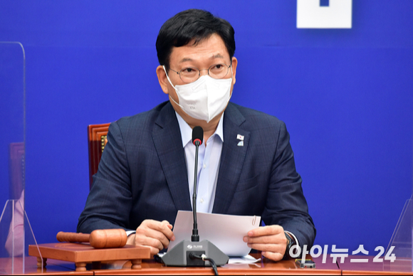 송영길 더불어민주당 대표가 2일 국회에서 열린 최고위원회의에서 모두발언을 하고 있다. 