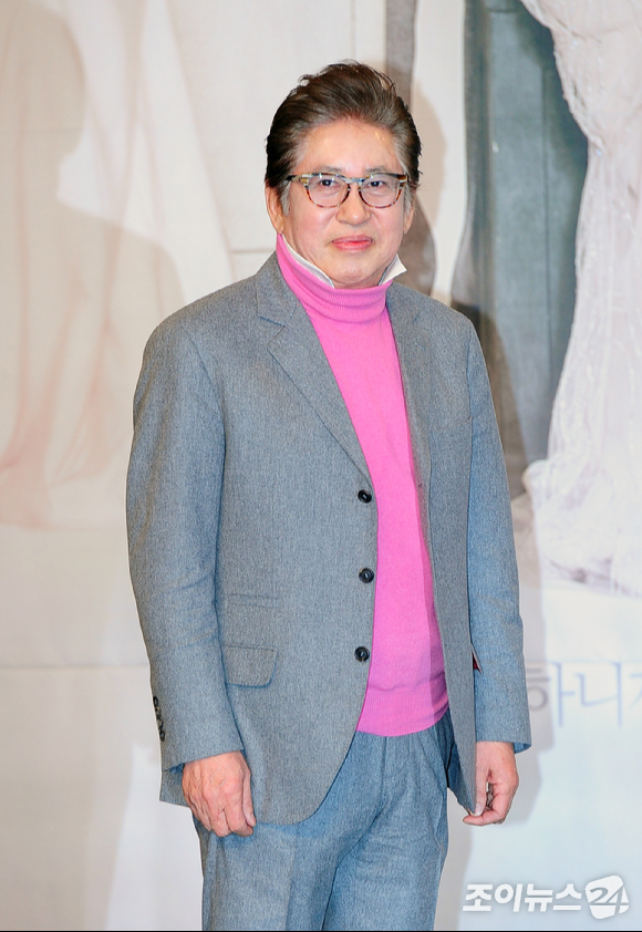  김용건이 MBC 새 주말드라마 '결혼계약' 제작발표회에 참석해 포즈를 취하고 있다. [사진=정소희 기자]
