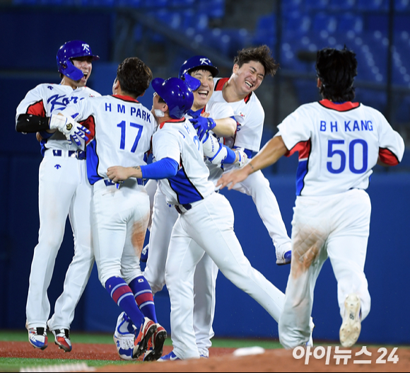 도쿄올림픽에 참가하고 있는 한국 야구대표팀은 2일 열린 이스라엘과 녹아웃 스테이지 2라운드에서 11-1, 7회 콜드게임 승리를 거두고 준결승에선착했다. [사진=정소희 기자]