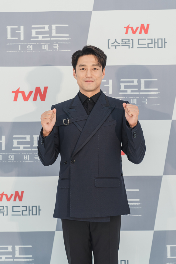 배우 지진희가 4일 오후 진행된 tvN 수목드라마 '더 로드: 1의 비극' 제작발표회에 참석했다. [사진=tvN]