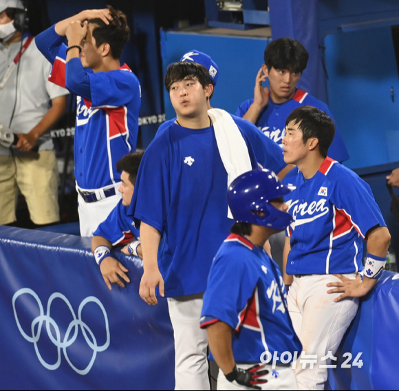 2020 도쿄올림픽 야구 준결승 대한민국 대 일본의 경기가 4일 일본 요코하마 스타디움에서 펼쳐졌다. 한국 조상우가 2-5로 패배한 후 아쉬워하고 있다.