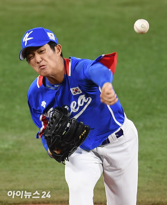 2020 도쿄올림픽 야구 패자준결승 대한민국 대 미국의 경기가 5일 일본 요코하마 스타디움에서 펼쳐졌다. 한국 선발 이의리가 역투하고 있다.