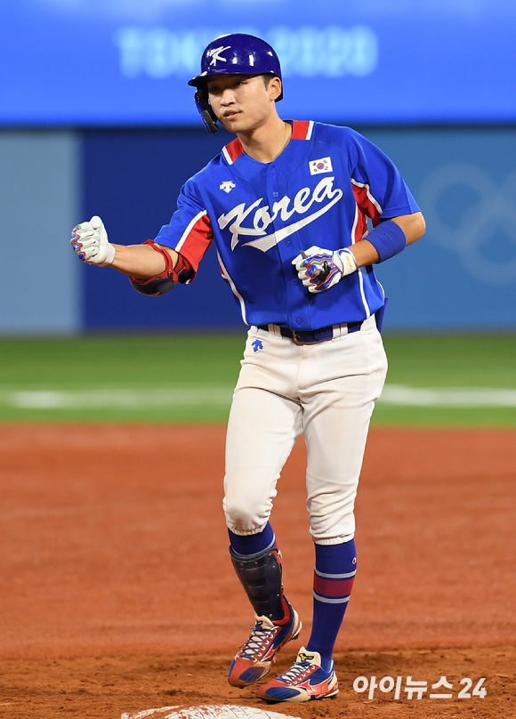2020 도쿄올림픽 야구 패자준결승 대한민국 대 미국의 경기가 5일 일본 요코하마 스타디움에서 펼쳐졌다. 한국 박해민이 5회초 1사 1,3루 1타점 적시타를 날린 후 기뻐하고 있다.