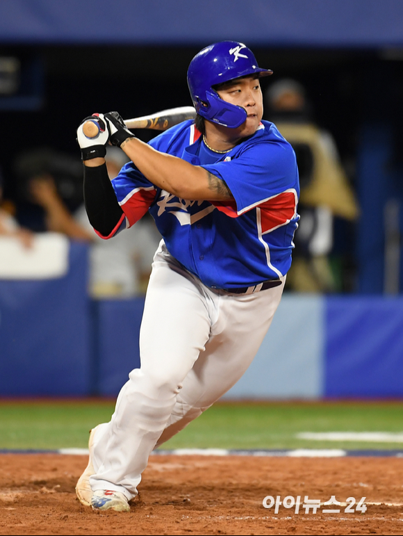 2020 도쿄올림픽 야구 패자준결승 대한민국 대 미국의 경기가 5일 일본 요코하마 스타디움에서 펼쳐졌다. 한국 강백호가 5회초 1사 1,2루 병살타를 날린 후 아쉬워하고 있다.