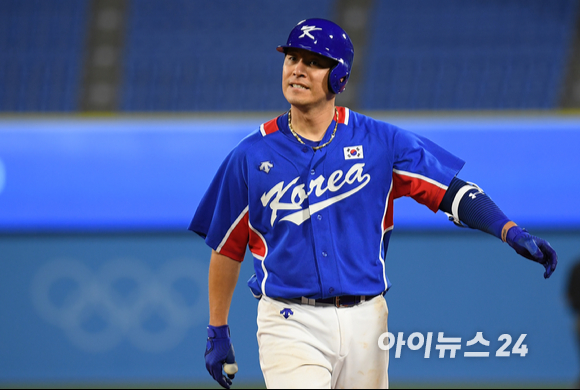 2020 도쿄올림픽 야구 패자준결승 대한민국 대 미국의 경기가 5일 일본 요코하마 스타디움에서 펼쳐졌다. 한국 강민호가 8회초 아웃된 후 아쉬워하고 있다.