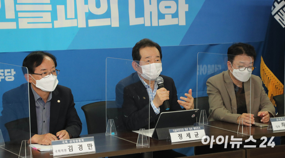더불어민주당 정세균 대선 경선 후보가 6일 오전 서울 여의도 용산빌딩에서 열린 '스타트업 기업인들과의 대화'에서 발언을 하고 있다.