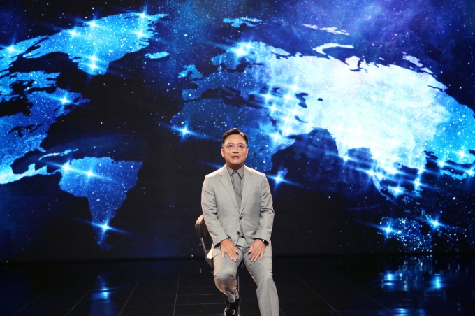 김택진 최고창의력책임자(CCO)가 19일 진행된 온라인 쇼케이스에서 '리니지W'를 소개하고 있다. [사진=엔씨소프트]